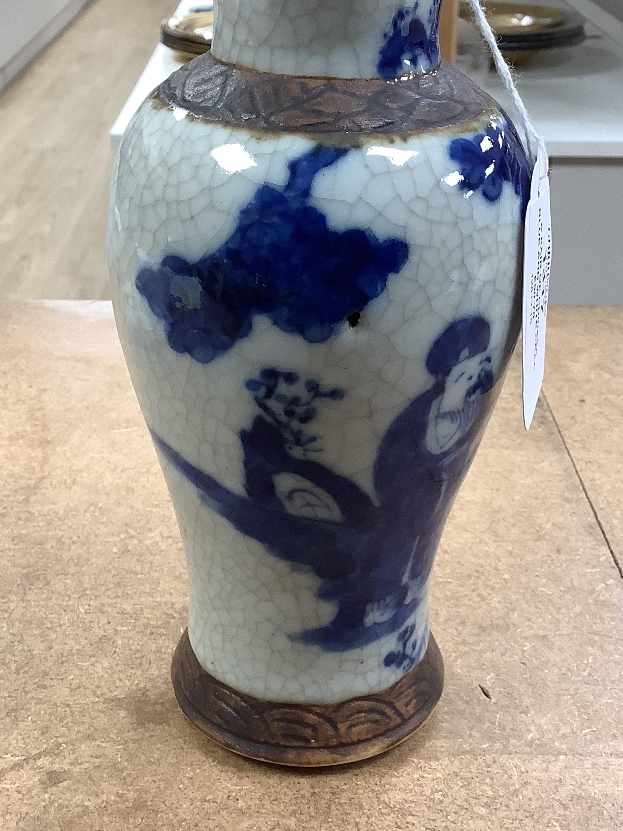 A pair of Chinese blue and white crackle glaze vases, late 19th century, 17cm